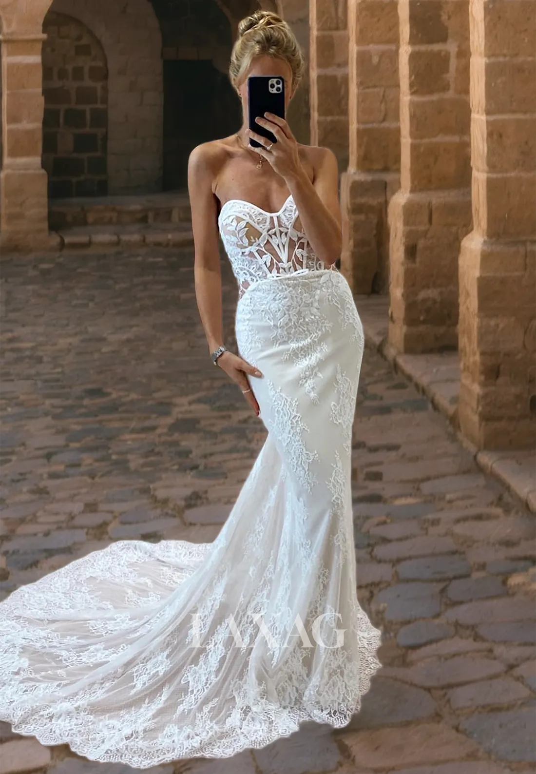 Sleeveless Sweetheart Chapel Train Trumpet&Mermaid Applique Tulle Strapless Wedding Dress